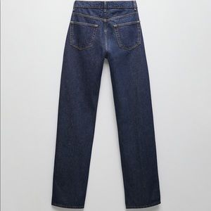 WOMEN’S REGULAR STRAIGHT JEANS UNIT. 01
Dark indigo 0/6688/284/443/42
1